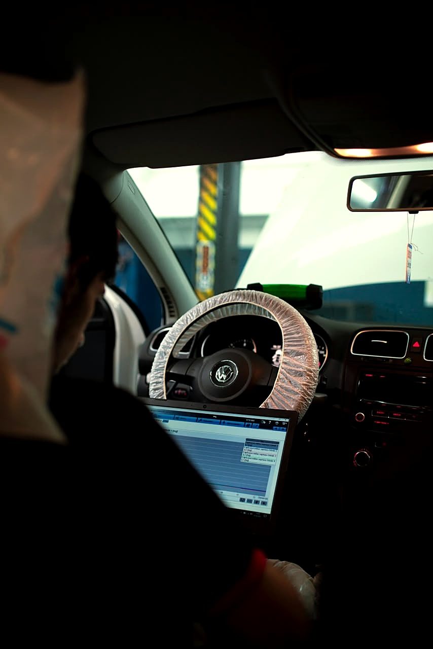 Diagnostic électronique OBD à bord du véhicule